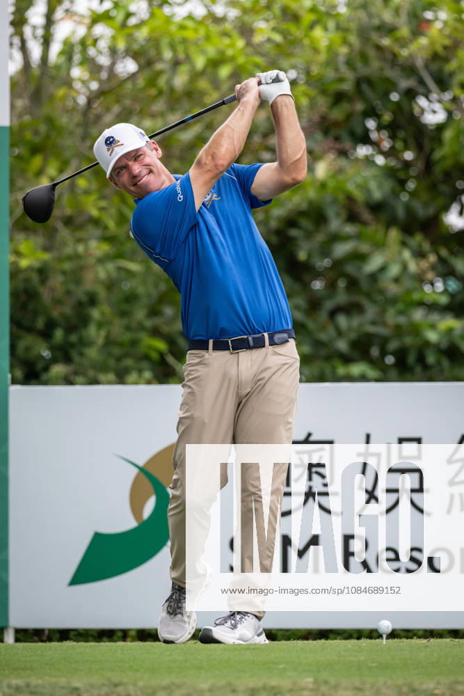 Paul CASEY from England, does a practice swing on the 1st Tee.. Macau Open Golf 2026 Final Round. Macau Open Golf 2026 Final Round - ZUMAr144 20261018_zap_r144_003