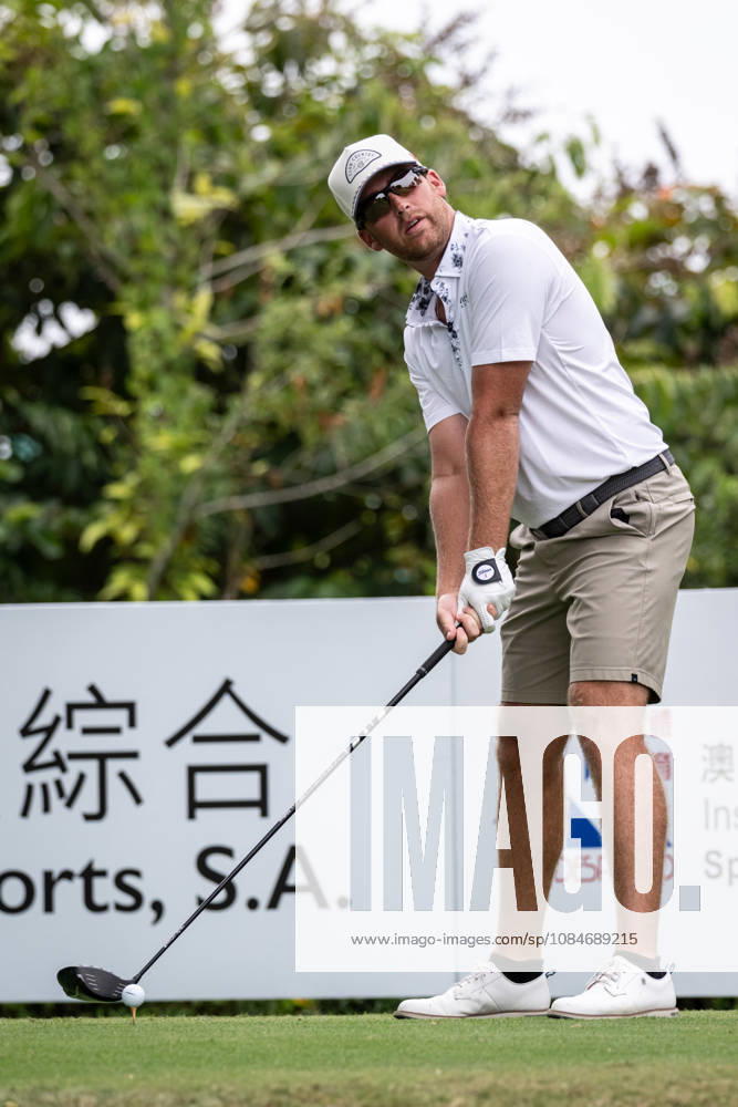 Andy OGLETREE from the USA on the 1st tee. Macau Open Golf 2026 Final Round. Macau Open Golf 2026 Final Round - ZUMAr144 20261018_zap_r144_016