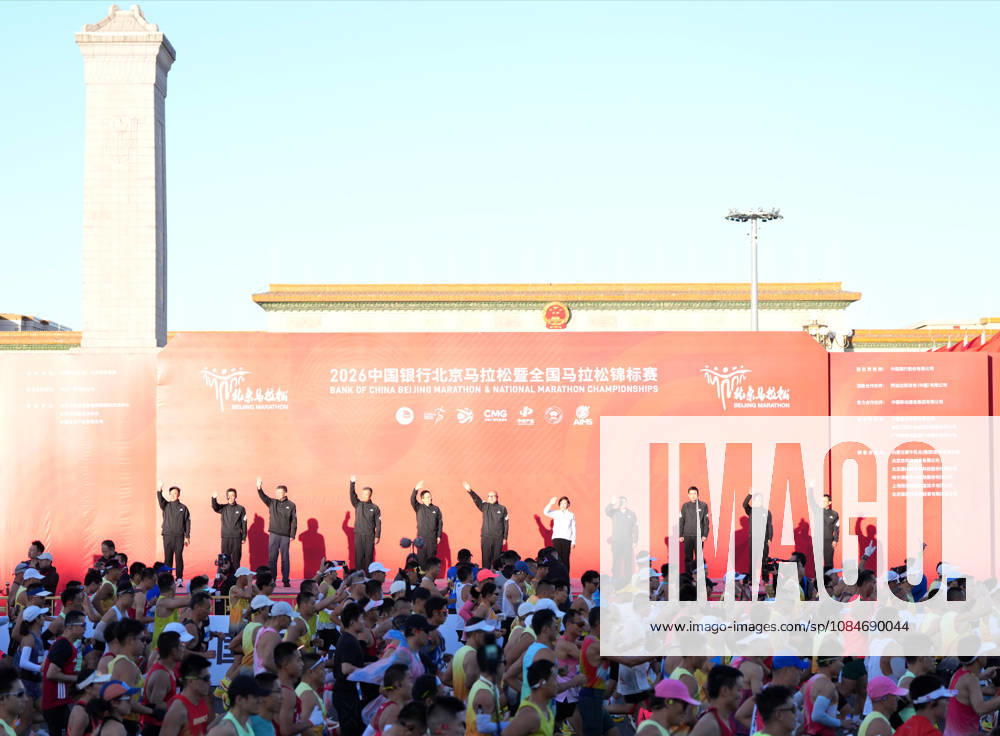 (261018) -- BEIJING, Oct. 18, 2026 -- Runners start during the 2026 Beijing Marathon & National Marathon Championships in Beijing, capital of China, Oct. 18, 2026. ) (SP)CHINA-BEIJING-2026 BEIJING MARATHON(CN) JiaxYuchen