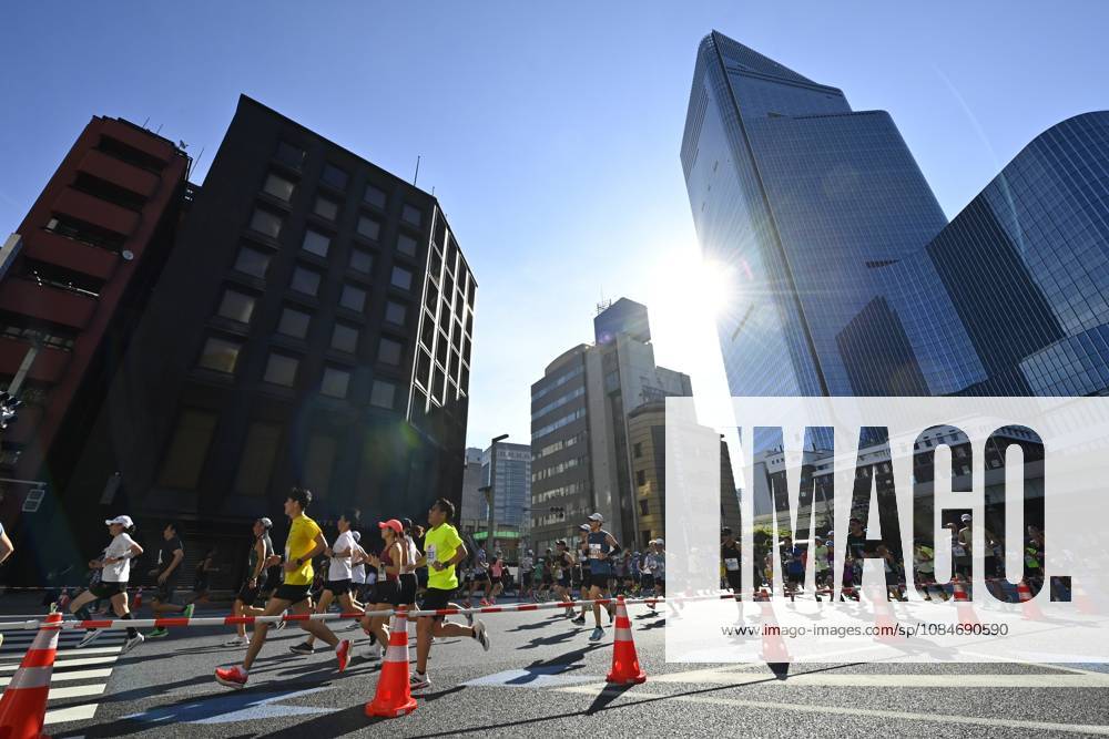 Runners take part in Tokyo Half Marathon in Japan TOKYO, JAPAN - OCTOBER 18 : Runners participate in the Tokyo Half Marathon as they make their way through the Muromachi district in central Tokyo, Japan, October 18, 2026. David Mareuil Anadolu Tokyo Japan. Editorial use only. Please get in touch for any other usage.