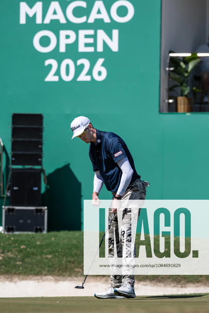 Charles PORTER from the USA takes the tied lead on -14 Par with a stunning -9 Par final round. PORTER celebrates a final -2 Par hole on the 18th green. Macau Open Golf 2026 Final Round. Macau China - ZUMAr144 20261018_zap_r144_052
