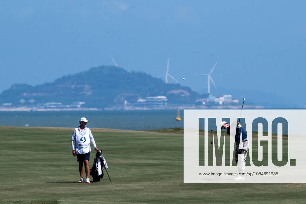 Charles PORTER from the USA takes the tied lead on -14 Par with a stunning -9 Par final round. Macau Open Golf 2026 Final Round. Macau Open Golf 2026 Final Round - ZUMAr144 20261018_zap_r144_055