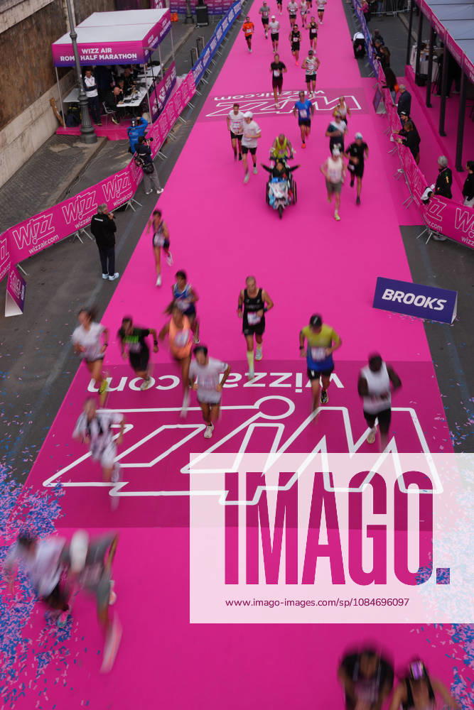 A moment of during the 3th edition of the Wizz Air Rome Half Marathon by Brooks 2026 Rome s, Italy - Sunday, October 18, 2026. ( Photo by Alfredo Falcone LaPresse )