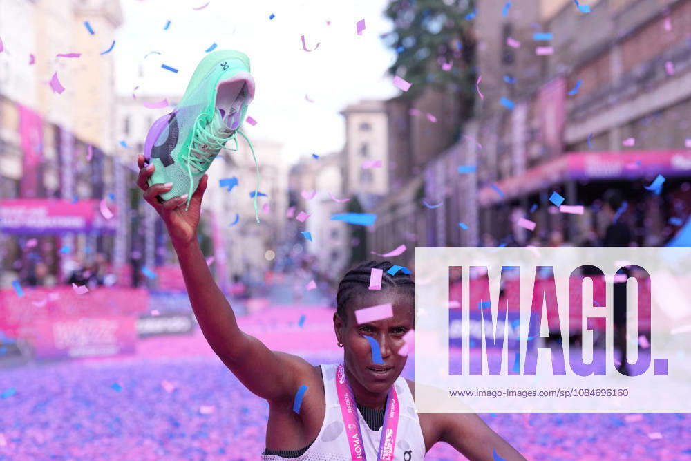 The female winner Desta Netsanet during the 3th edition of the Wizz Air Rome Half Marathon by Brooks 2026 Rome s, Italy - Sunday, October 18, 2026. ( Photo by Alfredo Falcone LaPresse )