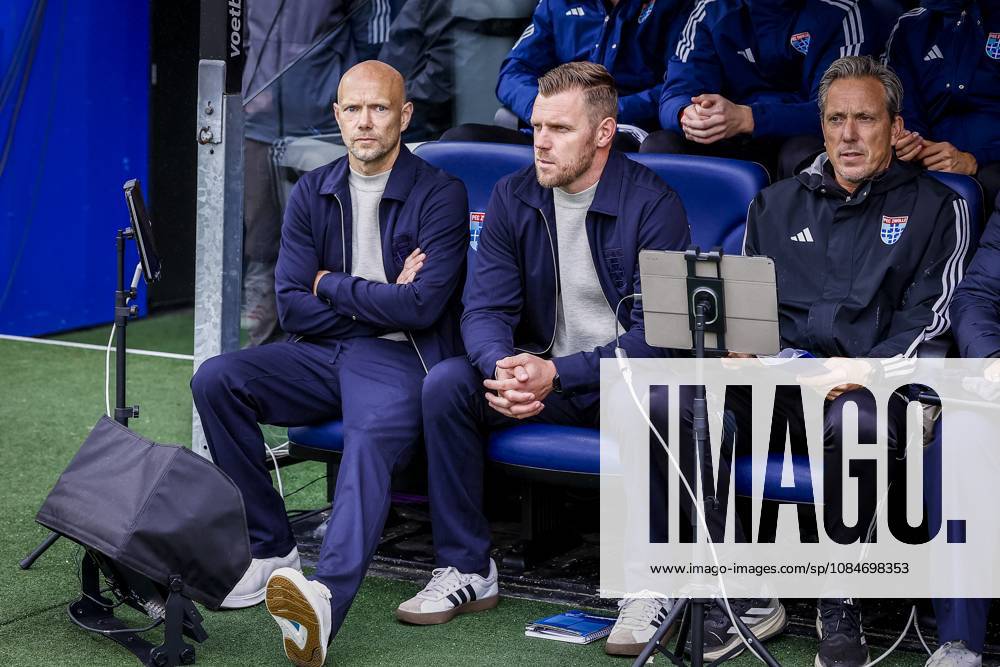 , mac3park , season 2026 2027 , Dutch Eredivisie football , match between PEC Zwolle and Go Ahead Eagles , picture shows PEC Zwolle Assistant coach Dennis van der Ree and PEC Zwolle Asisstant coach Maikel van der Werff PEC - Go Ahead Eagles x208673561x