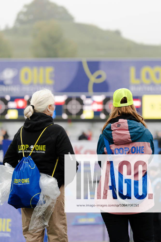 GER, Biathlon, Frauen, IBU Biathlon Loop One Festival 2026, Saison 2026 2027, Super Sprint Qualifikation Damen Heat 1-4 Fans vor dem Schießstand München Olympiapark Bayern Deutschland