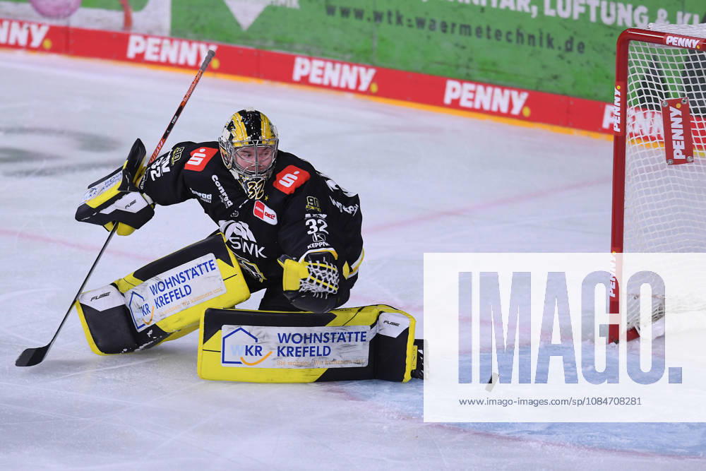 Eishockey Penny DEL 10. Spieltag Krefeld Pinguine - Eisbären Berlin am 18.10.2026 in der Yayla Arena in Krefeld Tor zum 0:1 durch Markus Vikingstad ( Berlin ) - Juha Jatkola ( Krefeld ) ist geschlagen Gemäß den Vorgaben der DEL Deutsche Eishockey Liga ist die Publikation und Weiterverwertung der Aufnahmen in elektronischen Medien und Endgeräten aller Art während des laufenden Spiels nicht zulässig.