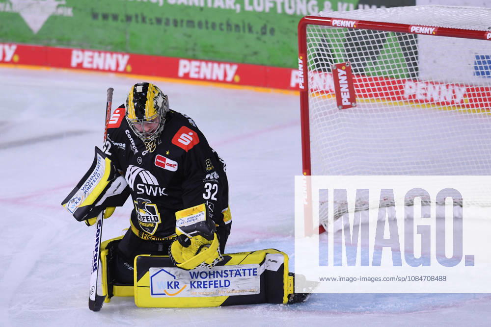 Eishockey Penny DEL 10. Spieltag Krefeld Pinguine - Eisbären Berlin am 18.10.2026 in der Yayla Arena in Krefeld Juha Jatkola ( Krefeld ) Gemäß den Vorgaben der DEL Deutsche Eishockey Liga ist die Publikation und Weiterverwertung der Aufnahmen in elektronischen Medien und Endgeräten aller Art während des laufenden Spiels nicht zulässig.