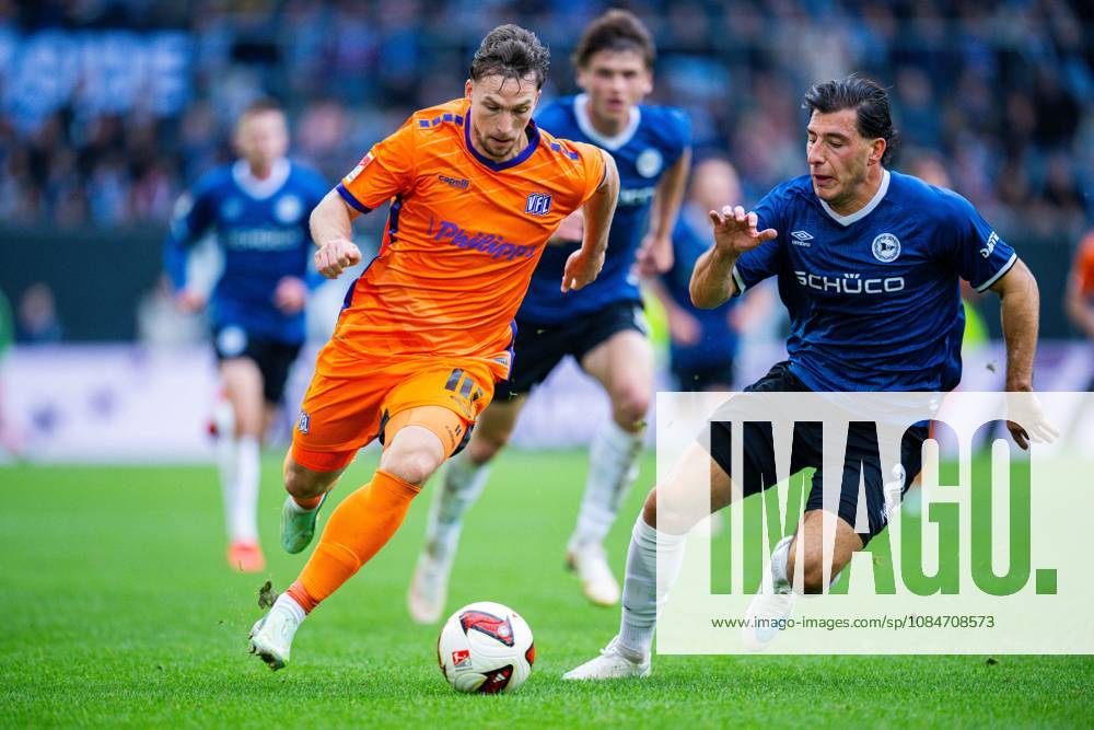 Fußball, 2026 2027, 2. Bundesliga, 8. Spieltag, DSC Arminia Bielefeld - VfL Osnabrück: (L-R) Robin Meißner (Osnabrück) mit Ball, Stefano Russo (Bielefeld) DFL REGULATIONS PROHIBIT ANY USE OF PHOTOGRAPHS AS IMAGE SEQUENCES AND OR QUASI-VIDEO.