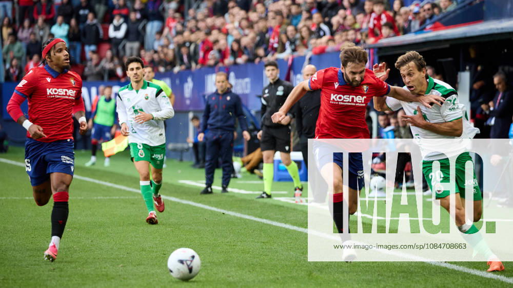 LaLiga EASports 2026 27 CA Osasuna v Racing de Santander Jon Moncayola (7. OSA) (L) and Sergio Canales (20. RAC) (R) battle for the ball during the football match of LaLiga EA Sports between CA Osasuna and Racing de Santander played at El Sadar stadium in Pamplona (Spain) on Oct 18 2026. Valentin Rosier (19. OSA) (L) and Andre Almeida (8. RAC) (R) are also visible in the image. Credit: Inigo Alzugaray Agencia LOF Pamplona LaLiga EASports 2026 27 CA Osasuna v Racing de Santander