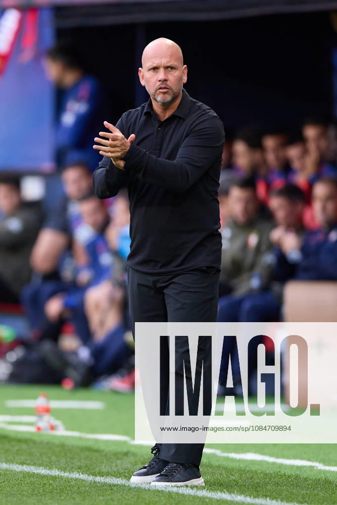 Jose Alberto Lopez head coach of Real Racing Club de Santander reacts during the LaLiga EA Sports match between CA Osasuna and Real Racing Club de Santander at El Sadar on October 18, 2026, in Pamplona, Spain. CA Osasuna V Racing De Santander - LaLiga EA Sports - ZUMAa181 20261018_zaa_a181_107