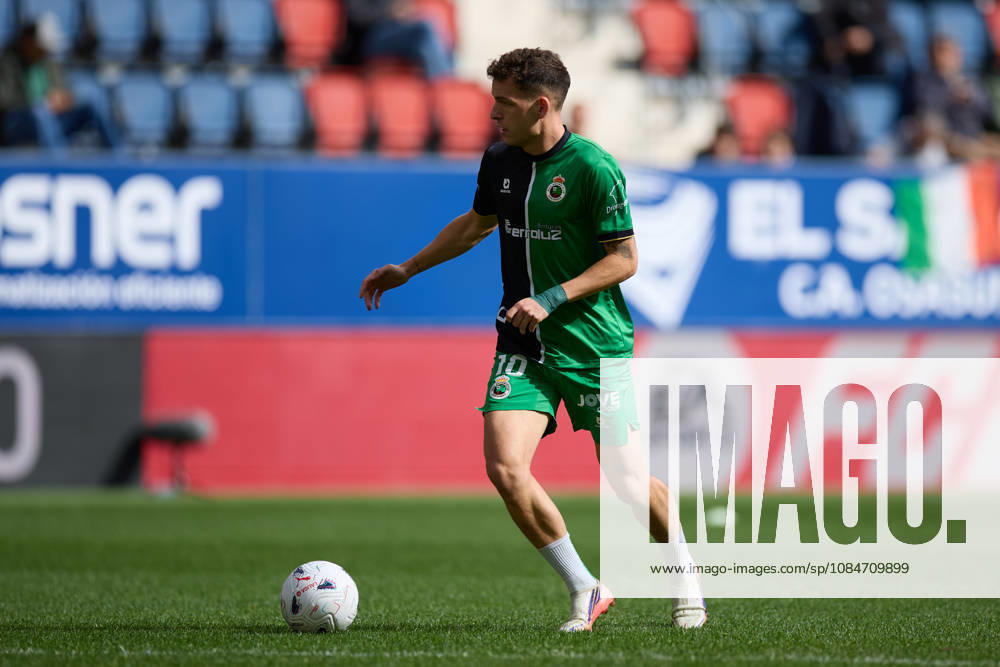 Inigo Vicente of Real Racing Club de Santander warms up prior to the LaLiga EA Sports match between CA Osasuna and Real Racing Club de Santander at El Sadar on October 18, 2026, in Pamplona, Spain. CA Osasuna V Racing De Santander - LaLiga EA Sports - ZUMAa181 20261018_zaa_a181_108