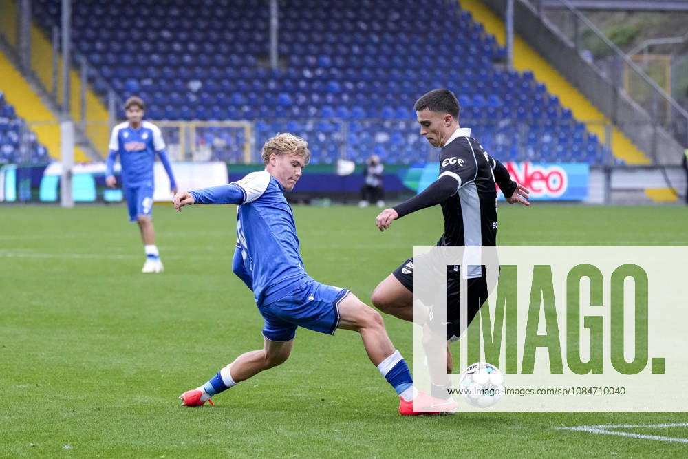 V.li.: Krystof Cizek (TSG II, 26), Almin Mesanovic (Verl, 30), Zweikampf vor leeren Rängen, Spielszene, Duell, duel, tackle, tackling, Dynamik, Action, Aktion, wenige Zuschauer, 18.10.2026, Sinsheim (Deutschland), Fussball, 3. Liga, TSG 1899 Hoffenheim II - SC Verl, DFB DFL REGULATIONS PROHIBIT ANY USE OF PHOTOGRAPHS AS IMAGE SEQUENCES AND OR QUASI-VIDEO.