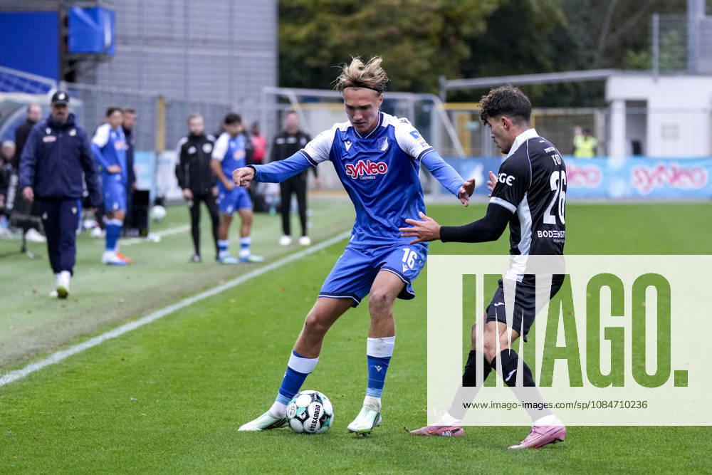 V.li.: Luis Engelns (TSG II, 16), Antonio Foti (Verl, 26), Zweikampf, Spielszene, Duell, duel, tackle, tackling, Dynamik, Action, Aktion, 18.10.2026, Sinsheim (Deutschland), Fussball, 3. Liga, TSG 1899 Hoffenheim II - SC Verl, DFB DFL REGULATIONS PROHIBIT ANY USE OF PHOTOGRAPHS AS IMAGE SEQUENCES AND OR QUASI-VIDEO.