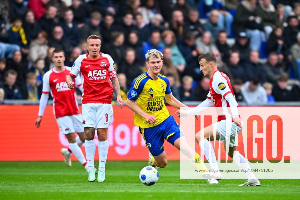 LEEUWARDEN - (lr) Jordy Clasie of AZ Alkmaar, Nicolas Binder of SC Cambuur, Peer Koopmeiners of AZ Alkmaar during the Dutch Eredivisie match between SC Cambuur and AZ Alkmaar at the Kooi Stadion on October 18, 2026 in Leeuwarden, the Netherlands. COR LASKER ANP Eredivisie 2026 27 ANPxSportx IVx 572840040 originalFilename: 572840040