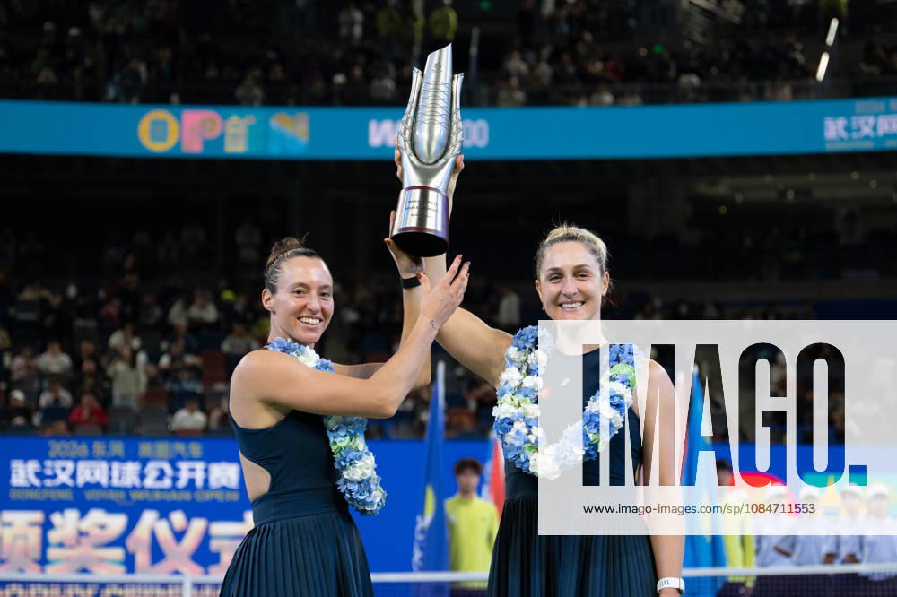 (261018) -- WUHAN, Oct. 18, 2026 -- Gabriela Dabrowski Luisa Stefani (L) hold the trophy during the awarding ceremony after the women s doubles final match between Gabriela Dabrowski of Canada Luisa Stefani of Brazil and Storm Hunter of Australia Katerina Siniakova of the Czech Republic at the 2026 Wuhan Open tennis tournament in Wuhan, capital of central China s Hubei Province, Oct. 18, 2026. ) (SP)CHINA-WUHAN-TENNIS-WUHAN OPEN-WOMEN S DOUBLES (CN) DuxZixuan