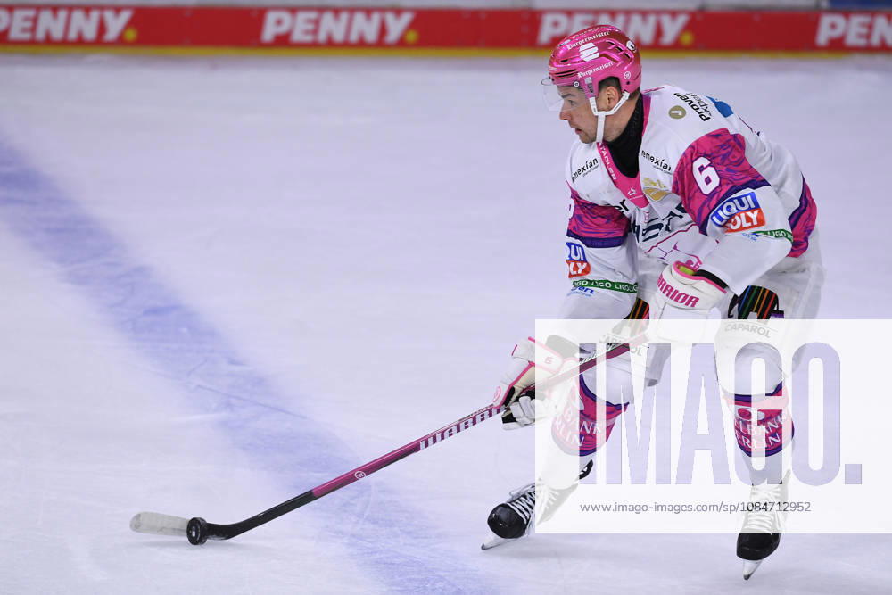 Eishockey Penny DEL 10. Spieltag Krefeld Pinguine - Eisbären Berlin am 18.10.2026 in der Yayla Arena in Krefeld Kai Wissmann ( Berlin ) Gemäß den Vorgaben der DEL Deutsche Eishockey Liga ist die Publikation und Weiterverwertung der Aufnahmen in elektronischen Medien und Endgeräten aller Art während des laufenden Spiels nicht zulässig.