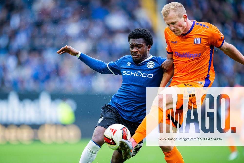 Fußball, 2026 2027, 2. Bundesliga, 8. Spieltag, DSC Arminia Bielefeld - VfL Osnabrück: (L-R) Benjamin Boakye (Bielefeld), Niklas Wiemann (Osnabrück) DFL REGULATIONS PROHIBIT ANY USE OF PHOTOGRAPHS AS IMAGE SEQUENCES AND OR QUASI-VIDEO.