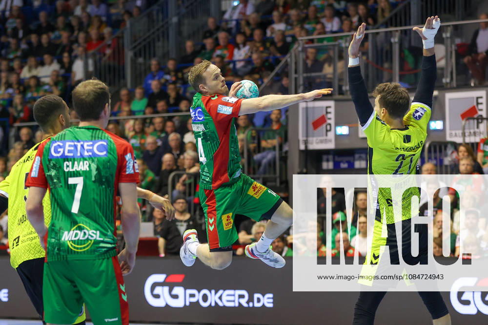 Handball - Opel HBL SC Magdeburg - TVB Stuttgart, v.l. Omar Ingi Magnusson (Magdeburg, 14) wirft Tor, Torschuetze, erzielt Tor, Treffer, scores the goal Magdeburg