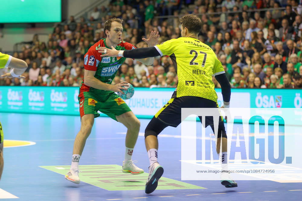 Handball - Opel HBL SC Magdeburg - TVB Stuttgart, v.l. Felix Claar (Magdeburg, 7), Philipp Meyer (Stuttgart, 27) Zweikampf, Duell, Kampf, tackle Magdeburg