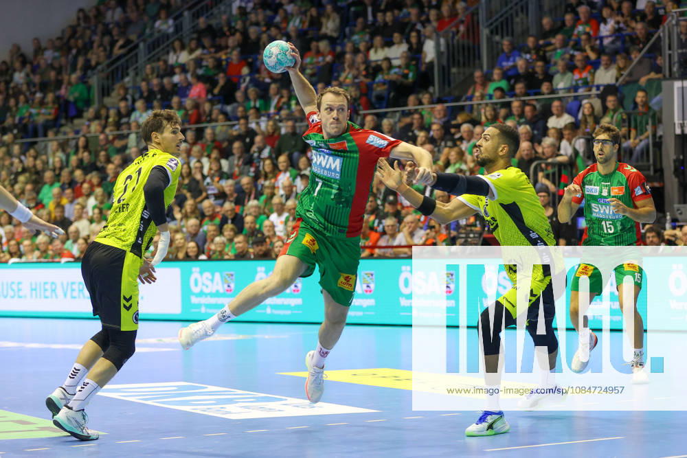 Handball - Opel HBL SC Magdeburg - TVB Stuttgart, v.l. Felix Claar (Magdeburg, 7) wirft Tor, Torschuetze, erzielt Tor, Treffer, scores the goal Magdeburg