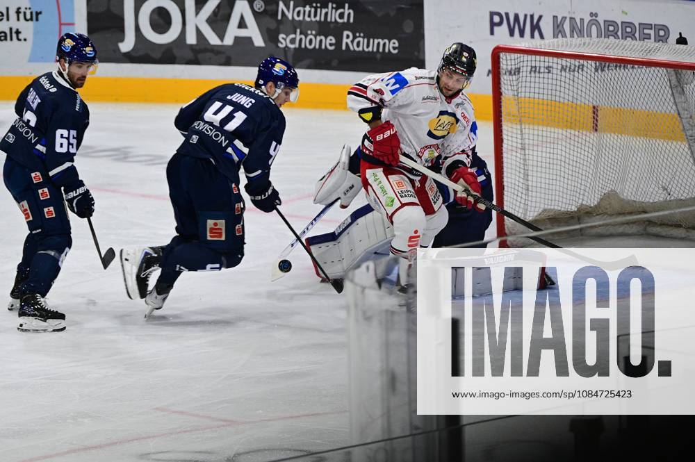 Kassel, Probonio Arena Eishockey DEL 2 Playoff Saison 2026 2027 Kassel Huskies - EV Landshut Tor zum 0:1 durch Tobias Lindberg (Landshut) Torwart Leon Willerscheid (73, Kassel Huskies) gesschlagen
