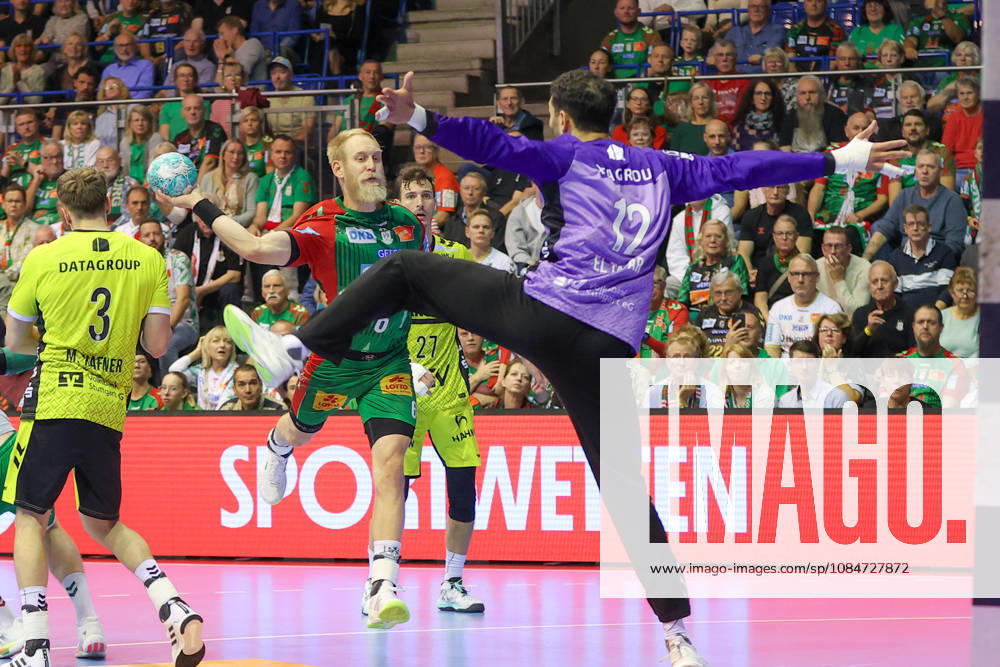 Handball - Opel HBL SC Magdeburg - TVB Stuttgart, v.l. Matthias Musche (Magdeburg, 6) wirft Tor, Torschuetze, erzielt Tor, Treffer, scores the goal Magdeburg