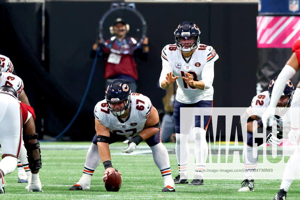 ATLANTA, GA - OCTOBER 18: Caleb Williams (18) of the Chicago Bears waits on the snap during the Sunday afternoon NFL, American Football Herren, USA game between the Atlanta Falcons and the Chicago Bears on October 18, 2026 at the Mercedes-Benz Stadium in Atlanta, GA. (Photo by David J. Griffin Icon Sportswire) NFL: OCT 18 Bears at Falcons Icon9532610180454