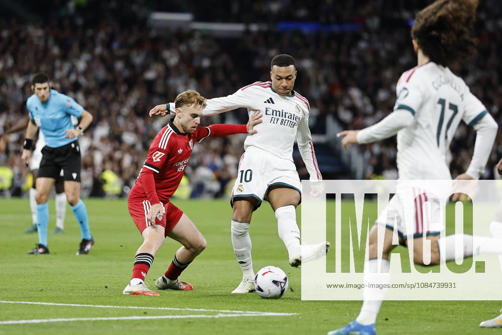 Kylian Mbappe (Real Madrid CF) controls the ball under pressure during the LaLiga EA Sports match between Real Madrid CF and Sevilla FC at Estadio Santiago Bernabéu on October 18, 2026 in Madrid, Spain. (Photo by Manu Reino DeFodi Images) -