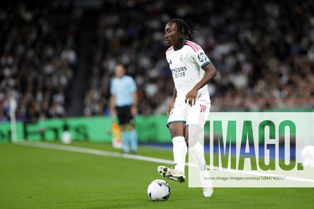 LA LIGA EA Sports - Real Madrid vs Sevilla MADRID, SPAIN - October 18:Yan Diomande of Real Madrid in action during the La Liga 2026 27 match between Real Madrid and Sevilla at Santiago Bernabeu Stadium. (Photo by Guille Martinez f22photo) Madrid Santiago Bernabeu Stadium Spain