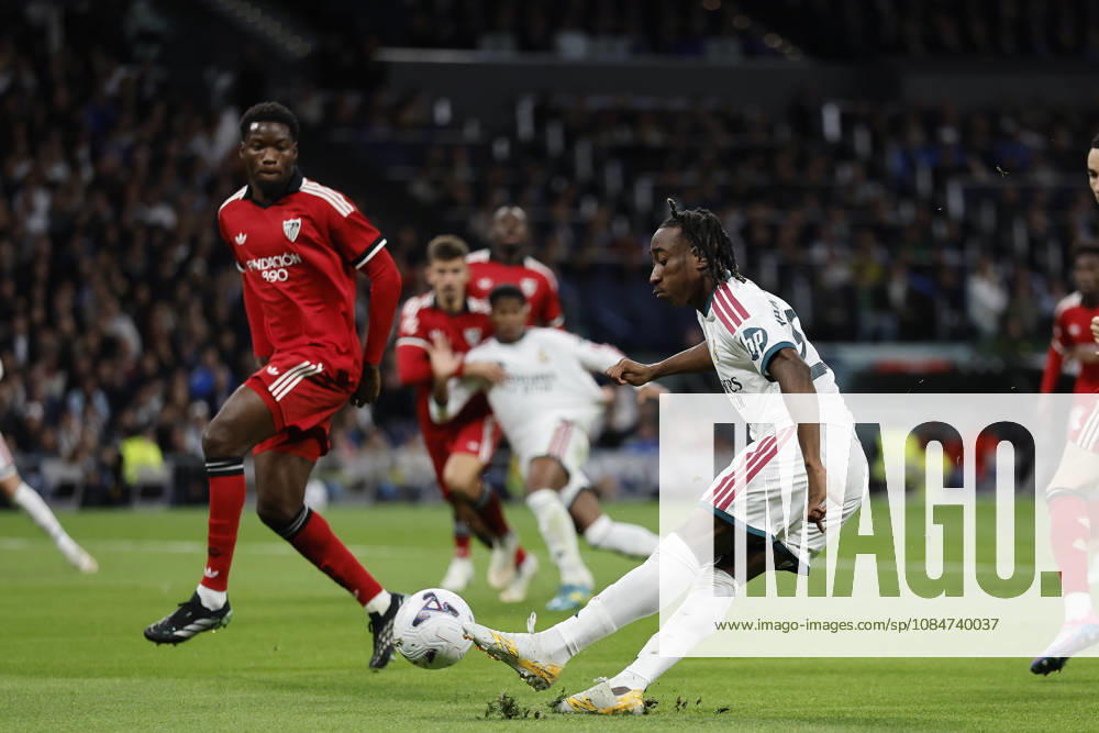 Yan Diomande (Real Madrid CF) shoot during the LaLiga EA Sports match between Real Madrid CF and Sevilla FC at Estadio Santiago Bernabéu on October 18, 2026 in Madrid, Spain. (Photo by Manu Reino DeFodi Images) -