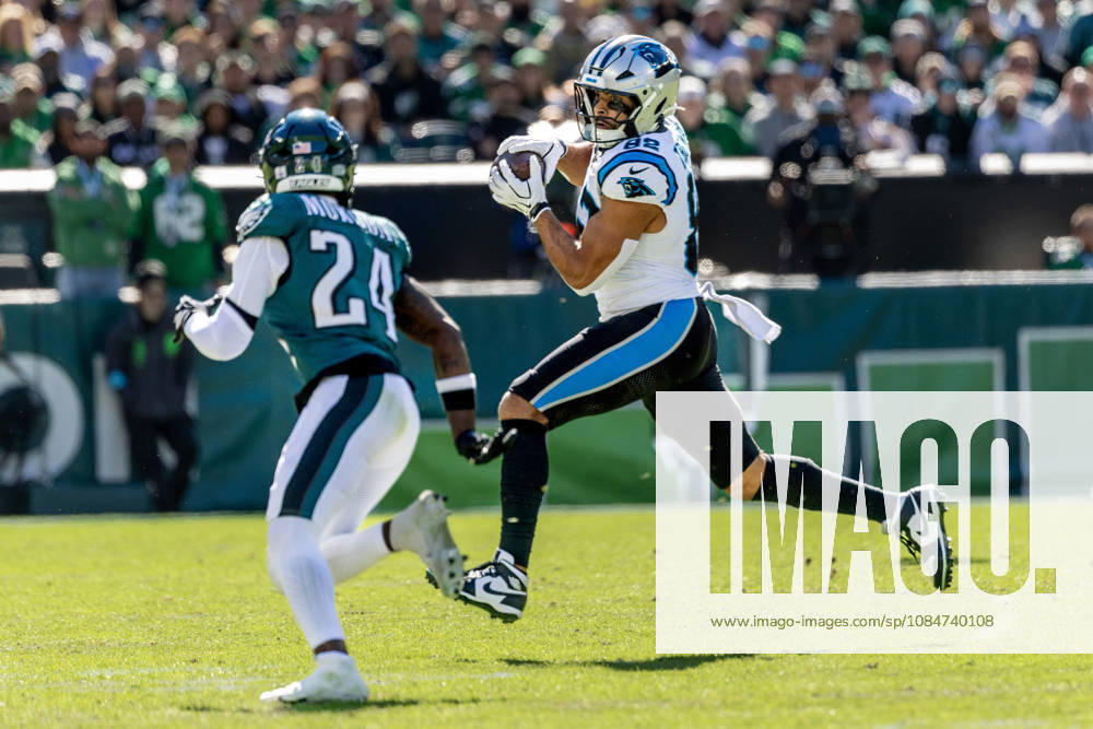 Carolina Panthers tight end Tommy Tremble (82) carries at the 39 yard line for a third down as Philadelphia Eagles safety Andrew Mukuba (24) follows in the first quarter of NFL, American Football Herren, USA action at Lincoln Financial Field in Philadelphia, Pennsylvania on Sunday, October 18, 2016. PHI20261018006 LAURENCExKESTERSON