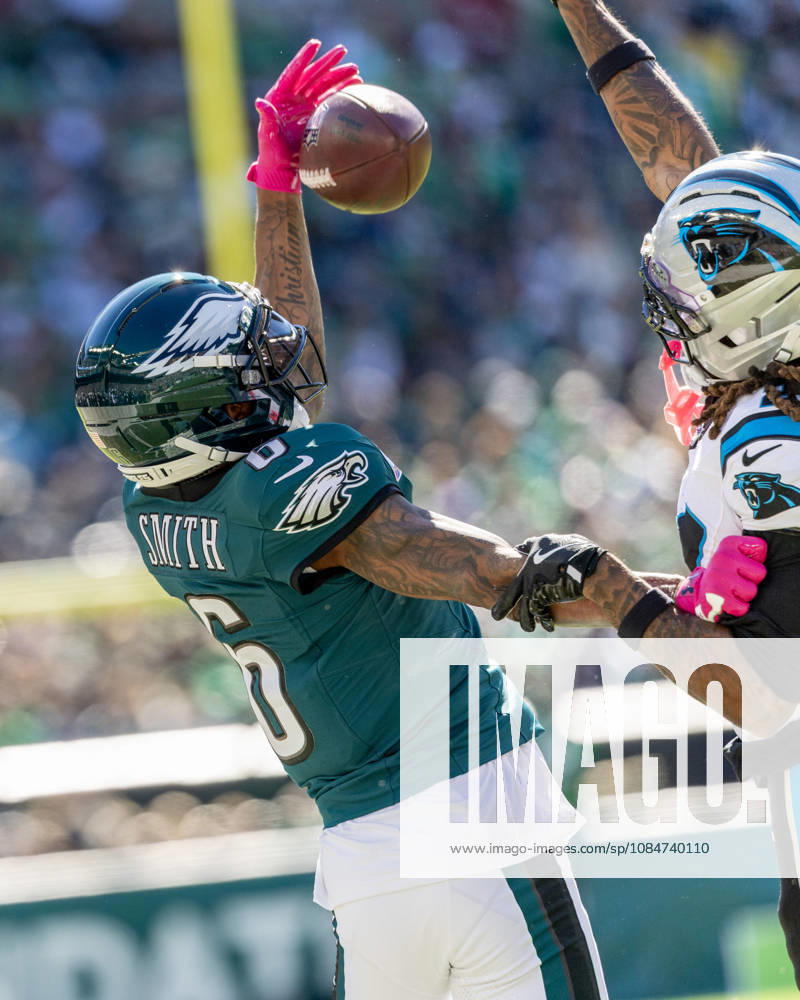 Philadelphia Eagles wide receiver DeVonta Smith (6) catches a pass at the 30 yard line followed by Carolina Panthers cornerback Will Lee III (24) for a first down in the first quarter of NFL, American Football Herren, USA action at Lincoln Financial Field in Philadelphia, Pennsylvania on Sunday, October 18, 2016. PHI20261018008 LAURENCExKESTERSON
