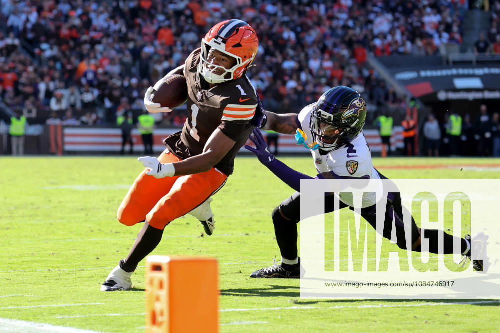 CLEVELAND, OH - OCTOBER 18: Cleveland Browns wide receiver KC Concepcion (1) is forced out of bounds by Baltimore Ravens cornerback Nate Wiggins (2) after making a catch during the fourth quarter of the National Football League game between the Baltimore Ravens and Cleveland Browns on October 18, 2026, at Huntington Bank Field in Cleveland, OH. (Photo by Frank Jansky Icon Sportswire) NFL, American Football Herren, USA OCT 18 Ravens at Browns Icon261018022