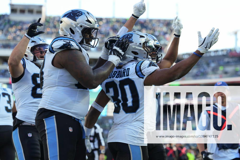 PHILADELPHIA, PA - OCTOBER 18: Carolina Panthers running back Chuba Hubbard (30) celebrates with teammates after scoring a touchdown in the second half during the game between the Carolina Panthers and Philadelphia Eagles on October 18, 2026 at Lincoln Financial Field in Philadelphia, PA. (Photo by Kyle Ross Icon Sportswire) NFL, American Football Herren, USA OCT 18 Panthers at Eagles Icon26101813