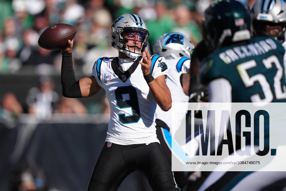 PHILADELPHIA, PA - OCTOBER 18: Carolina Panthers quarterback Bryce Young (9) throws a pass in the second half during the game between the Carolina Panthers and Philadelphia Eagles on October 18, 2026 at Lincoln Financial Field in Philadelphia, PA. (Photo by Kyle Ross Icon Sportswire) NFL, American Football Herren, USA OCT 18 Panthers at Eagles Icon26101832