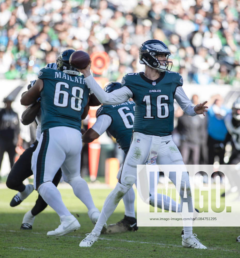 QB TANNER McKEE (16) in action during the game against the Panthers at Lincoln Financial Field in Philadelphia PA NFL, American Football Herren, USA 2026: Panthers 25 : 14 Eagles - ZUMArf1_ 20261018_zaf_rf1_031