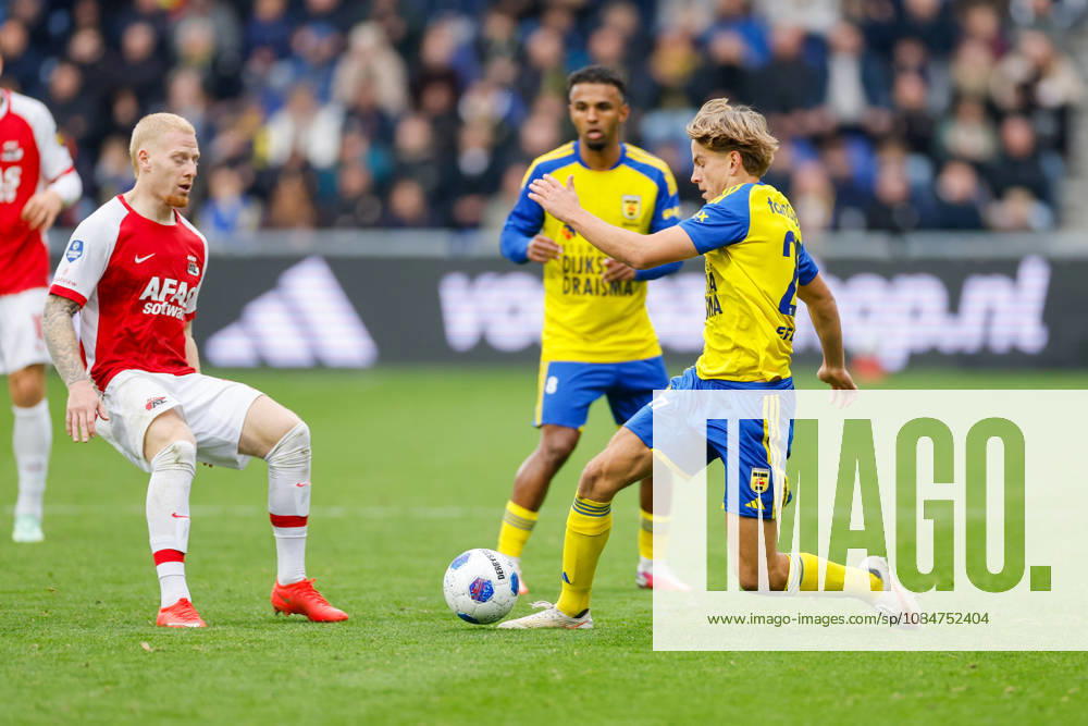 Mexx Meerdink of AZ, Wiebe Kooistra of SC Cambuur during the Eredivisie 2026 27 match between SC Cambuur and AZ Alkmaar at Kooi Stadium on October 18, 2026 in Leeuwarden, Netherlands.