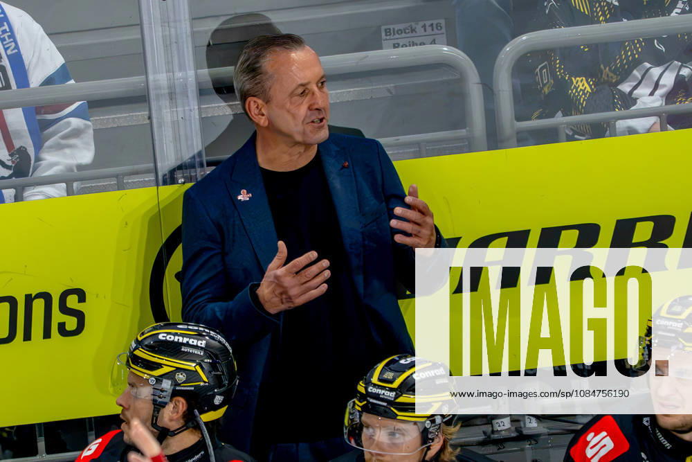 Eishockey, DEL, Krefeld Pinguine - Eisbären Berlin, Saison 2026 27, YAYLA-Arena Krefeld: Cheftrainer Thomas Popiesch (Krefeld Pinguine hc) Nordrhein-Westfahlen Deutschland