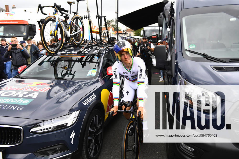 Les Herbiers, Pays De La Loire, France: Red BullÃBoraÃHansgrohes Belgian rider Remco Evenepoel competes in the Chrono des Nations in Les Herbiers, France, on October 18, 2026. Les Herbiers France - ZUMAh284 20261018_znp_h284_017