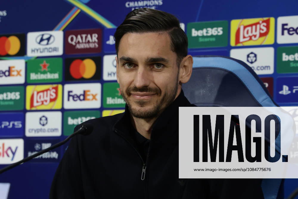 Press conference, PK, Pressekonferenz SSC Napoli Napoli s Italian goalkeeper Alex Meret during the SSC Napoli press conference the day before the Champions League football match against Bodo Glimt at the Diego Armando Maradona stadium in Napoli on 19, October, 2026. ABP11704