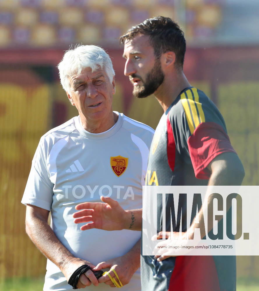 IPA89917386 - October 19, 2026 Champions League: Gasperini press conference, PK, Pressekonferenz + Training Sessions In the photo: Gasperini talks with Cristante (Photo by Gino Mancini)