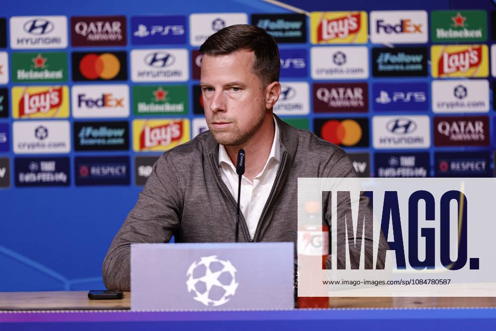, Estadio do Dragao , season 2026 2027 , UEFA Champions League football , press conference, PK, Pressekonferenz PSV , Picture shows Nick Tol during the press conference Press conference and training PSV x208819934x
