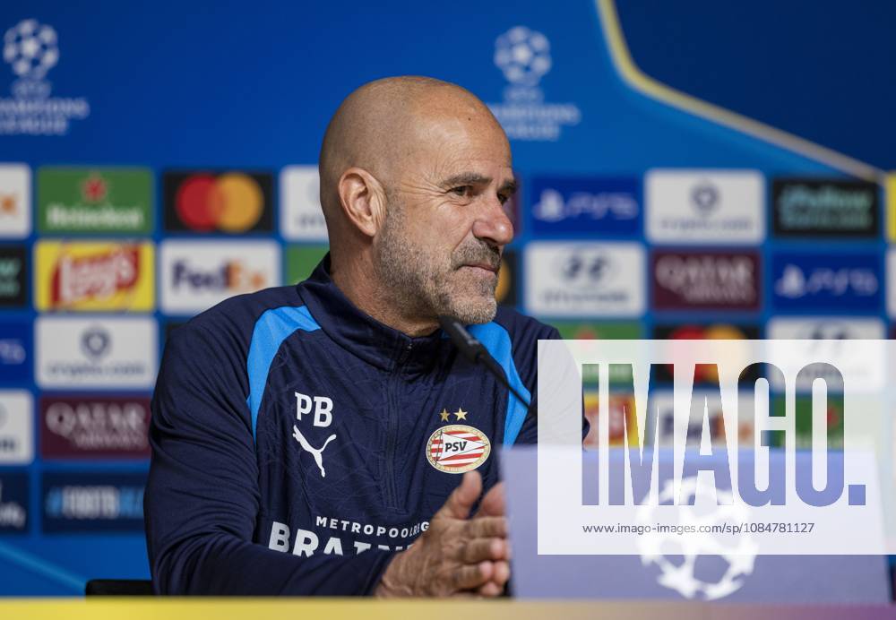 PORTO - PSV Eindhoven coach Peter Bosz of PSV Eindhoven during a press conference, PK, Pressekonferenz the day before the Champions League match between Porto and PSV Eindhoven at the Estadio Do Dragao, on October 19, 2026 in Porto, Portugal. MORITZ MUELLER ANP ANPxSportx IVx 572984529 originalFilename: 572984529
