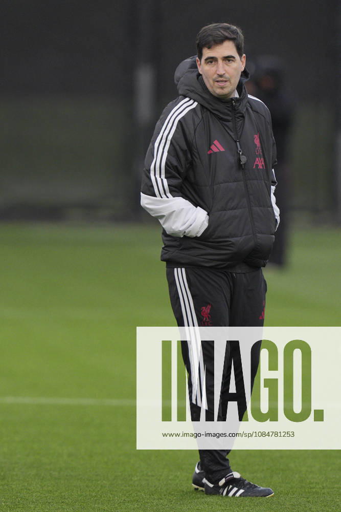 Liverpool Training, Champions League Liverpool FC manager Andoni Iraola watches on as his players train during the Liverpool Training Session ahead of the UEFA Champions League Matchday 3 v Villarreal CF, AXA Training Centre, Liverpool, United Kingdom on 19 October 2026 Credit: Steve Flynn Every Second Media Editorial use only. All images are copyright Every Second Media Limited. No images may be reproduced without prior permission.