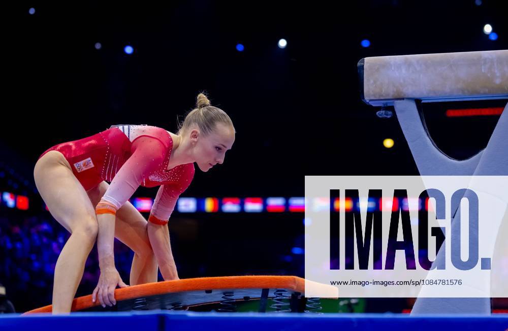 ROTTERDAM - Sanne Wevers during the qualifications at the World Gymnastics Championships in Rotterdam Ahoy. IRIS VAN DEN BROEK ANP ANPxSportx IVx 572986830 originalFilename: 572986830