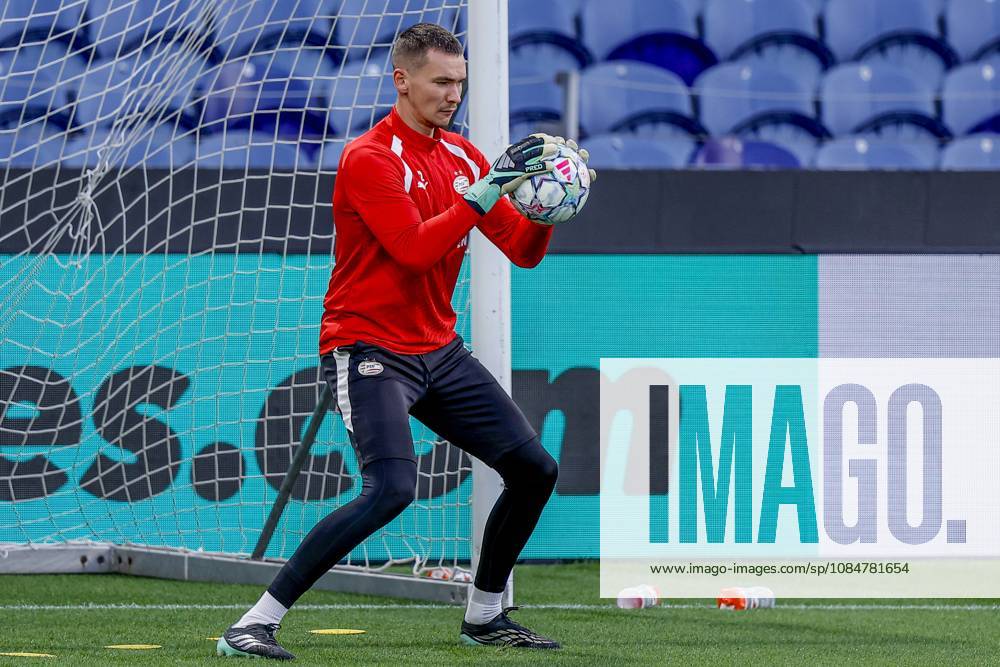 , Estadio do Dragao , season 2026 2027 , UEFA Champions League football , press conference, PK, Pressekonferenz PSV , Picture shows PSV goalkeeper Matej Kovar Press conference and training PSV x208823055x