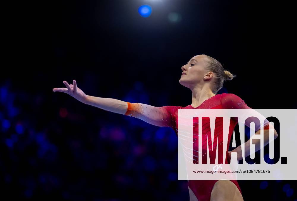 ROTTERDAM - Sanne Wevers during the qualifications at the World Gymnastics Championships in Rotterdam Ahoy. IRIS VAN DEN BROEK ANP ANPxSportx IVx 572987019 originalFilename: 572987019