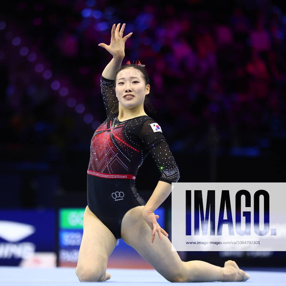 PARK NAYOUNG of South Korea competes on the Floor Exercise during the Women s Qualifications of the 54th Artistic Gymnastics World Championships at the Ahoy Arena in Rotterdam, Netherlands. Rotterdam Netherlands - ZUMAc179 20261019_zep_c179_103