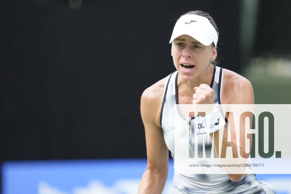WTA, Tennis Damen Kinoshita Group Japan Open - Day 2 Magda Linette of Poland plays in action during her round of 32 singles match against Claire Liu of the United States at the 2026 Kinoshita Group Japan Open Women s tennis tournament at Utsubo Tennis Center in Osaka, Japan, on October 20, 2026. Osaka Japan